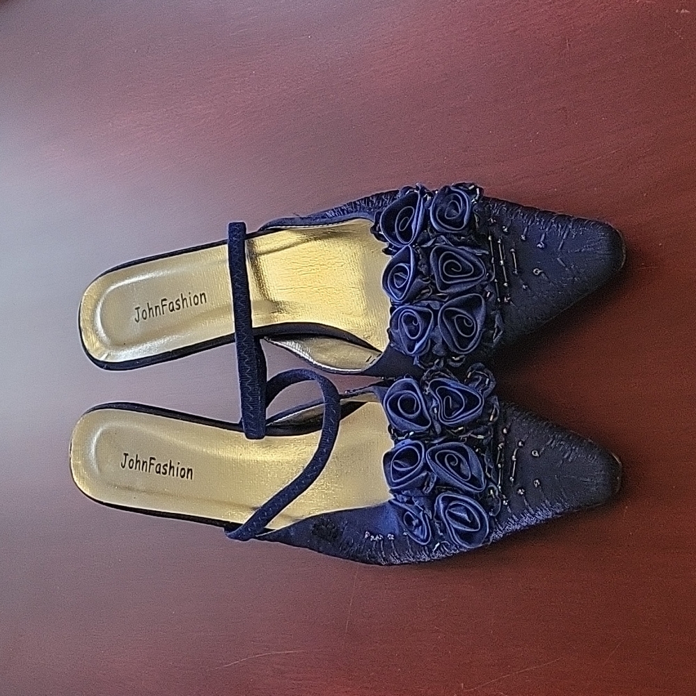 John Fashion Women's Blue Rose Beaded High Heel Shoes Size 11 Used